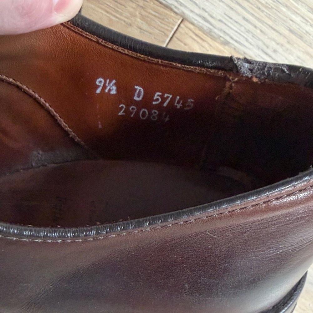 Allen Edmonds Fifth Avenue 9.5 D Oxfords in dark brown - Picture 5 of 6